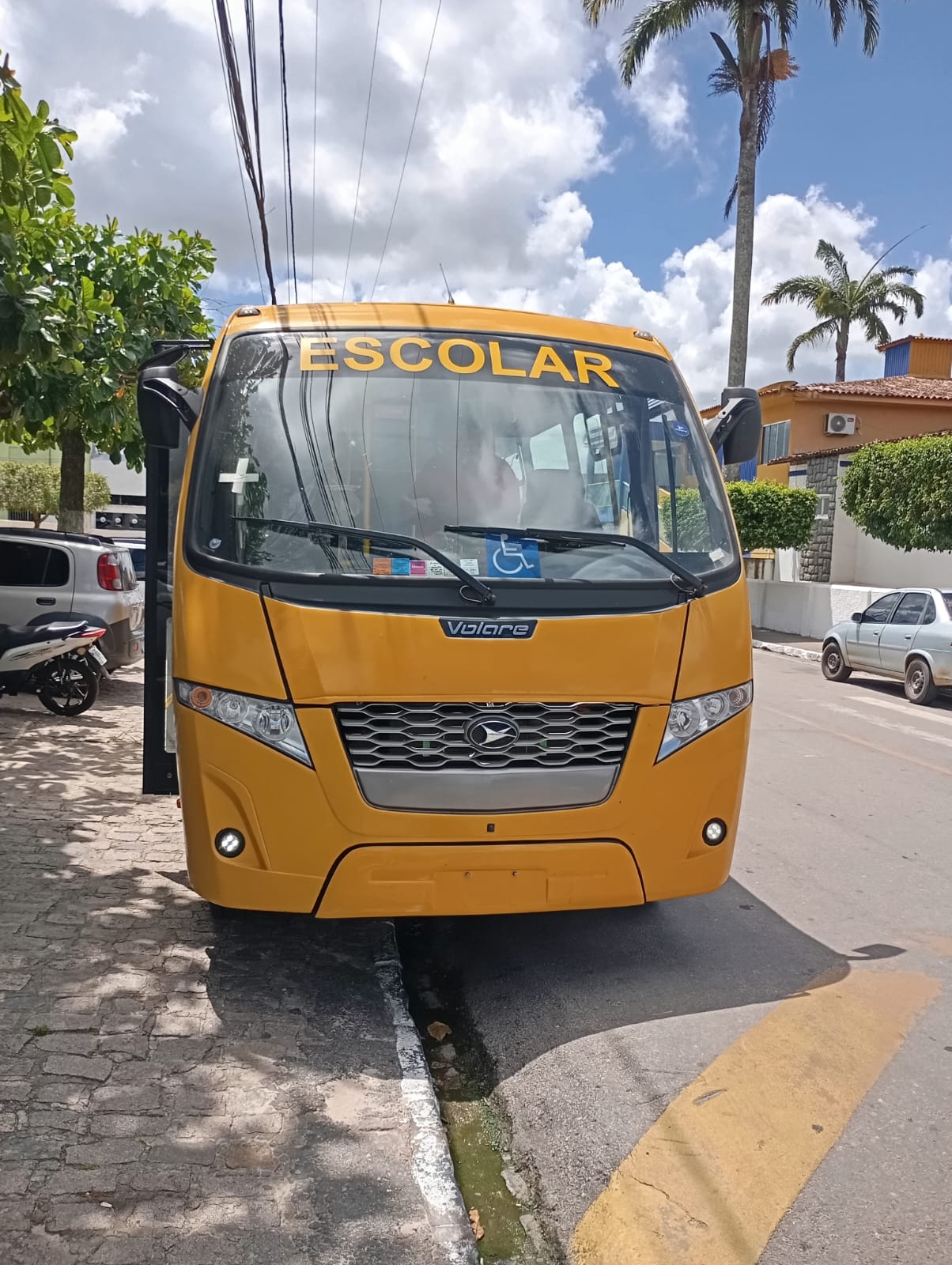 Imagem ilustrativa: Dois novos ônibus são entregues para atender alunos de Pedras de Fogo