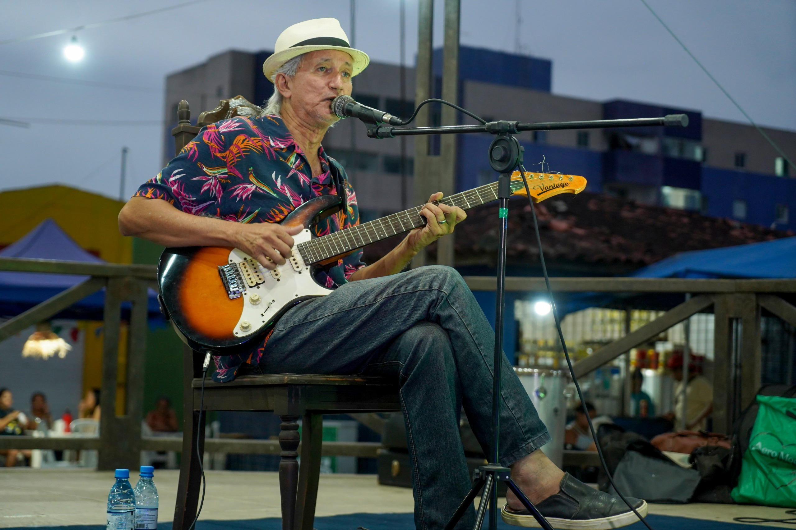 Tarde do Samba leva alegria e contagia população na Praça Ronaldo Ribeiro