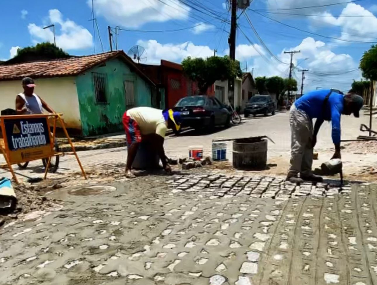 Imagem ilustrativa: Infraestrutura em ação: Governo de Pedras de Fogo intensifica obras de drenagem e calçamento na cidade