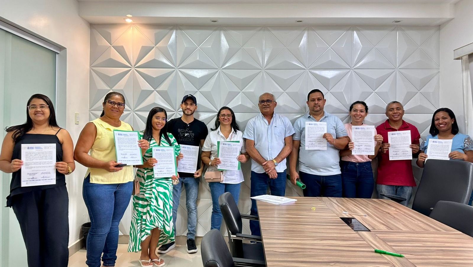 Governo de Pedras de Fogo empossa 37 novos servidores aprovados em concurso público