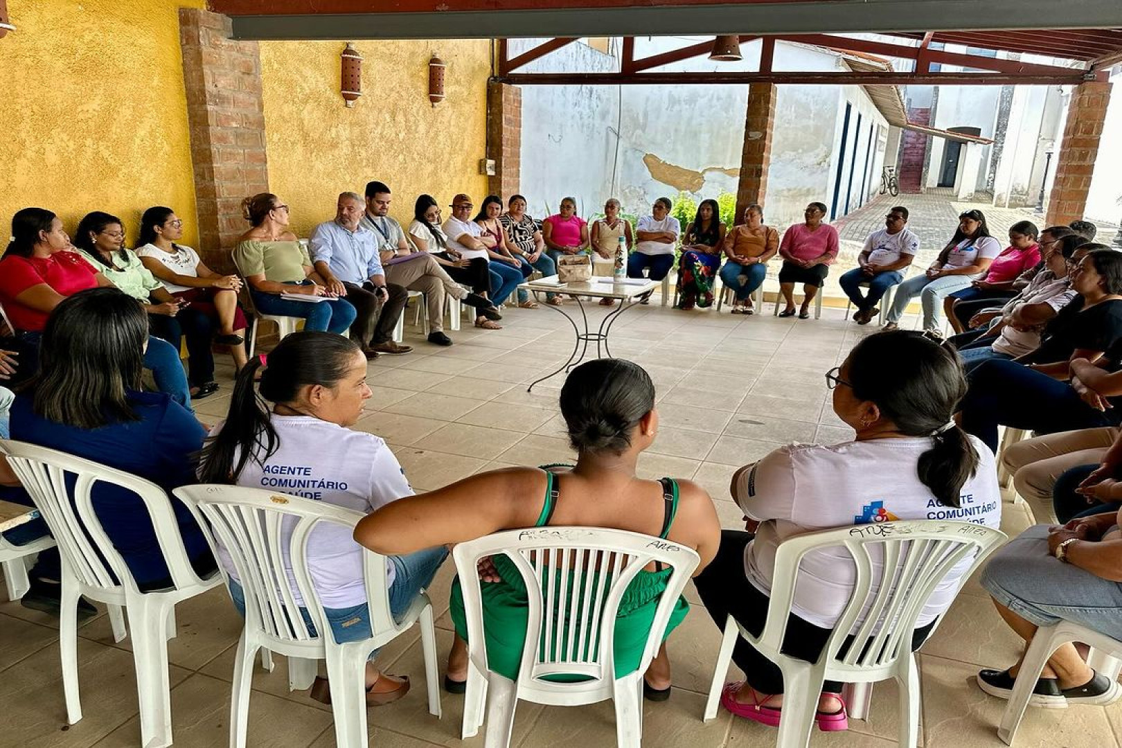 AGENTES DE SAÚDE E RECEPCIONISTAS DE UNIDADES BÁSICAS DE SAÚDE PARTICIPAM DE ENCONTRO FORMATIVO